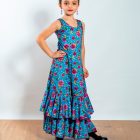 Vestido de baile flamenco infantil, modelo Aitana de Paralola en color turquesa con flores rosas y lunares blancos.